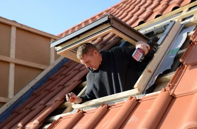 Pose de fenêtres de toit Velux à Cuguen